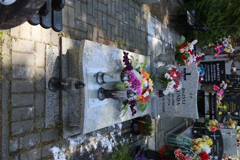 Grób WŁADYSŁAW BUNDA