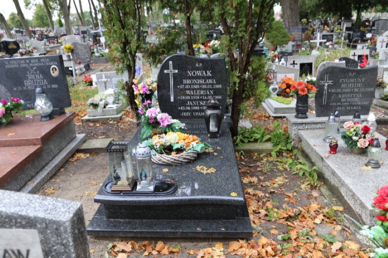 Grób Janusz Nowak